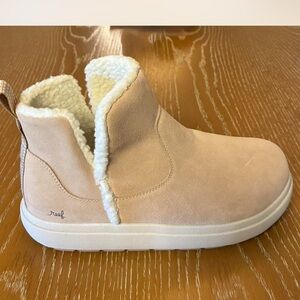 Reef Women's Tan Fleece-Lined Winter Boots